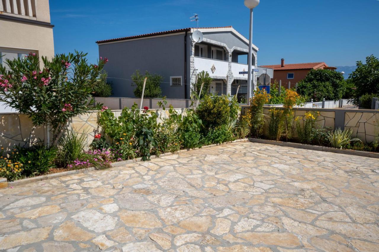 Apartments Pavic Vir Exterior foto